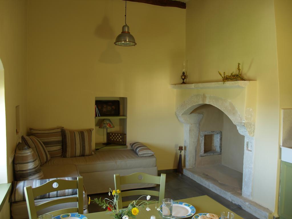 Agapi Holiday House Sivas Phòng bức ảnh